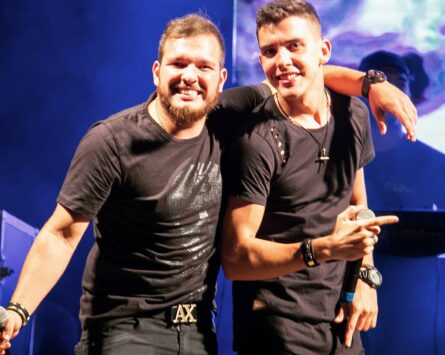 Dupla mato-grossense Zé e Leandro realiza show em Chapada dos Guimarães no próximo sábado