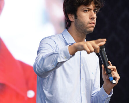 “O agro precisa se defender divulgando a verdade com método e escala”, diz Caio Coppola durante palestra na Parecis SuperAgro