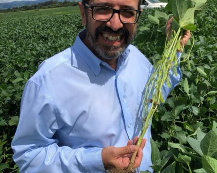 Pesquisador da Embrapa Cerrados debate uso de insumos regionais no manejo da fertilidade do solo na 1ª Arinos Show Agro